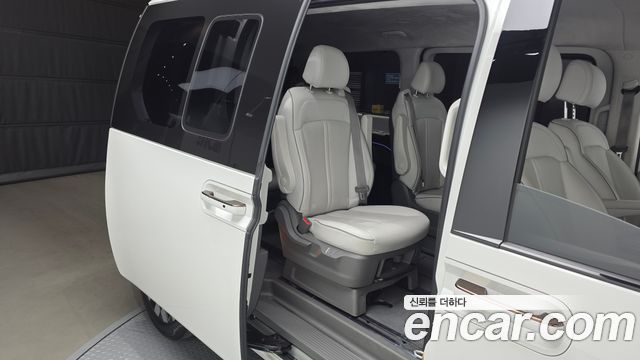Hyundai Staria 2025 — photo 18