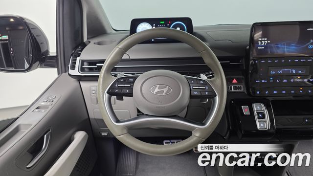 Hyundai Staria 2025 — photo 20