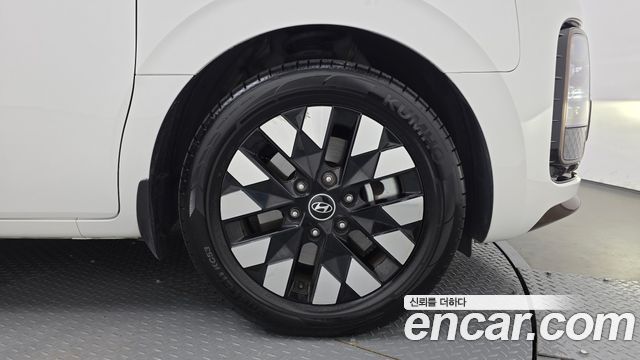 Hyundai Staria 2025 — photo 7