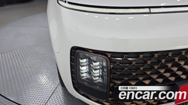 Hyundai Staria 2025 — photo 8