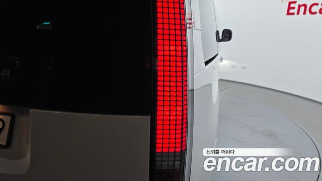 Hyundai Staria 2025 — photo 9