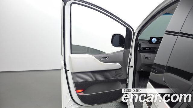 Hyundai Staria 2025 — photo 14