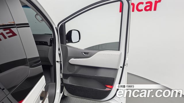Hyundai Staria 2025 — photo 15
