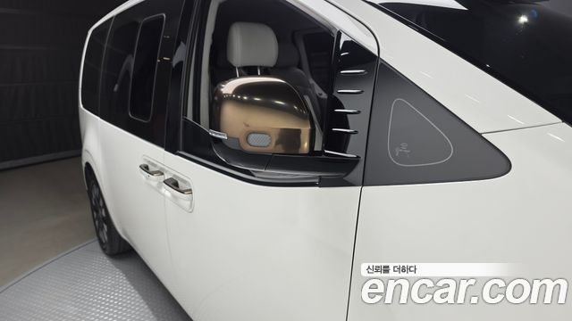 Hyundai Staria 2025 — photo 32