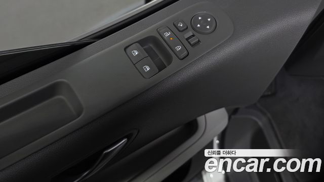 Hyundai Staria 2025 — photo 37