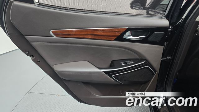 Kia K7 2017 — photo 15