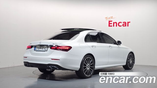 Mercedes-Benz E-Class 2023 — photo 2