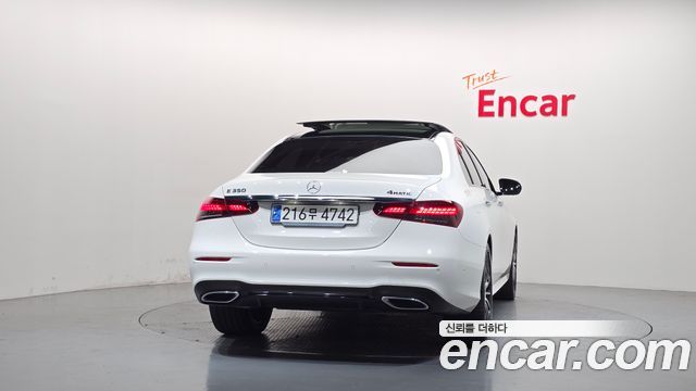 Mercedes-Benz E-Class 2023 — photo 4