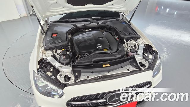 Mercedes-Benz E-Class 2023 — photo 6