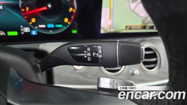 Mercedes-Benz E-Class 2023 — photo 9