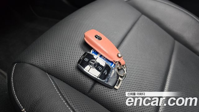 Mercedes-Benz E-Class 2023 — photo 16