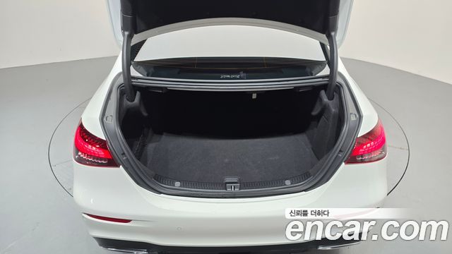 Mercedes-Benz E-Class 2023 — photo 18