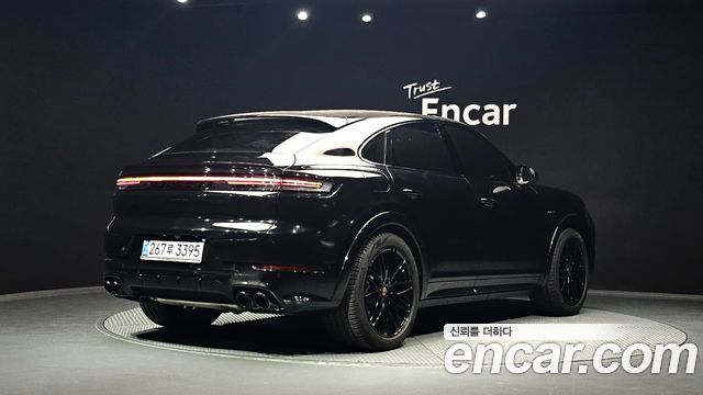 Porsche Cayenne 2025 — photo 2