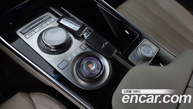 Genesis GV80 2023 — photo 12