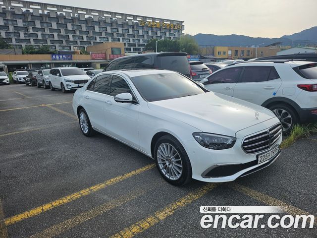 Mercedes-Benz E-Class 2022 — photo 2