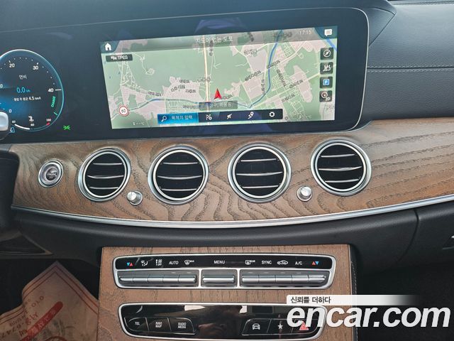 Mercedes-Benz E-Class 2022 — photo 6