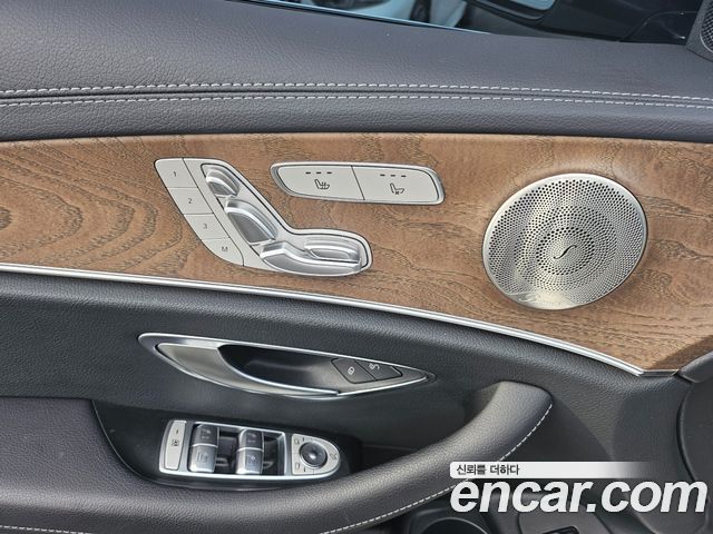 Mercedes-Benz E-Class 2022 — photo 10