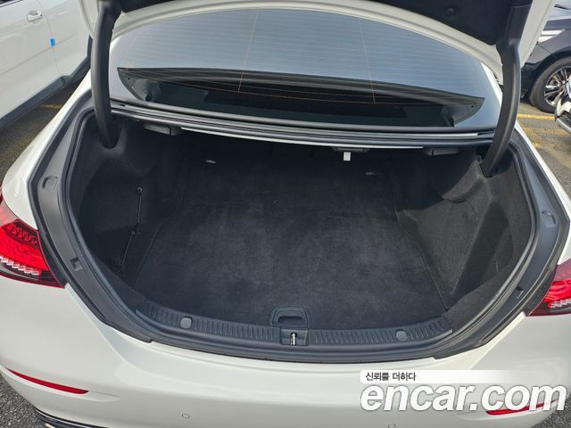 Mercedes-Benz E-Class 2022 — photo 12