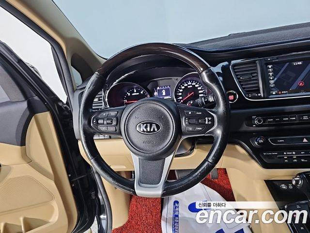 Kia Canival 2016 — photo 9