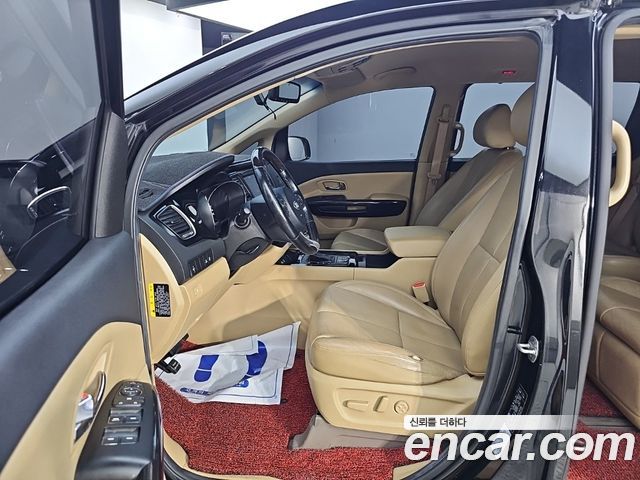 Kia Canival 2016 — photo 11