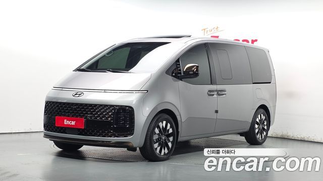Hyundai Staria 2025 — photo 1