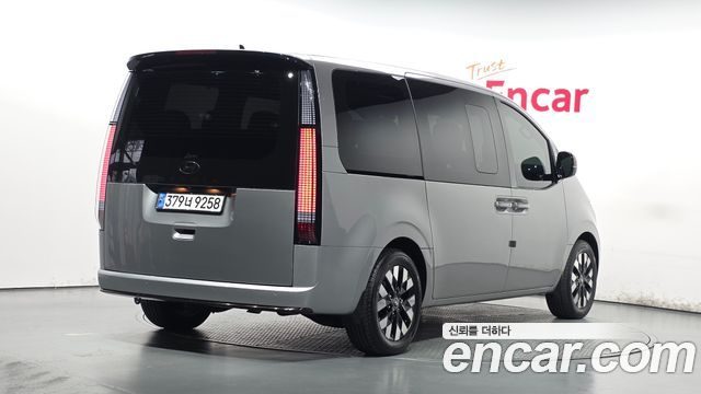 Hyundai Staria 2025 — photo 2