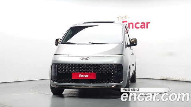 Hyundai Staria 2025 — photo 3