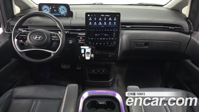 Hyundai Staria 2025 — photo 10