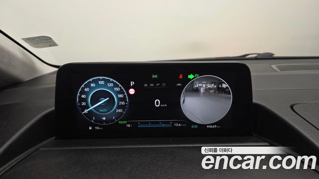 Hyundai Staria 2025 — photo 11