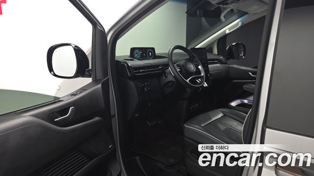 Hyundai Staria 2025 — photo 13