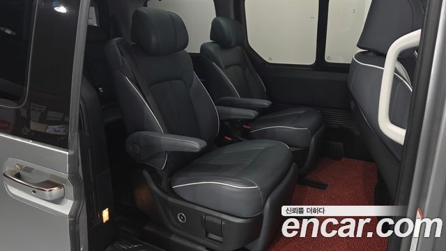 Hyundai Staria 2025 — photo 17