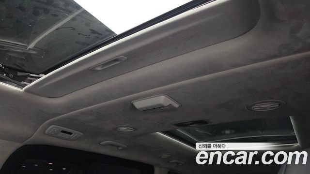 Hyundai Staria 2025 — photo 23
