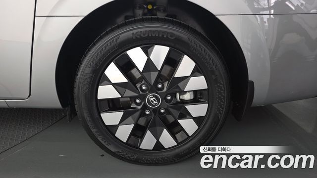 Hyundai Staria 2025 — photo 7
