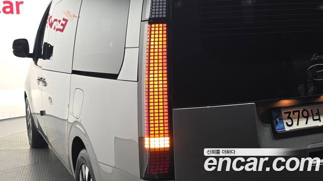 Hyundai Staria 2025 — photo 9
