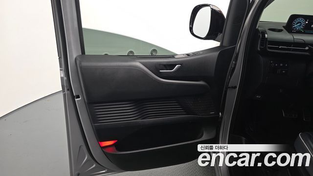 Hyundai Staria 2025 — photo 14