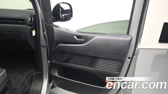 Hyundai Staria 2025 — photo 15