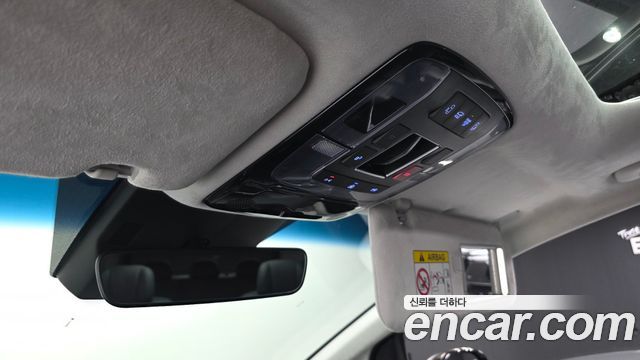 Hyundai Staria 2025 — photo 27
