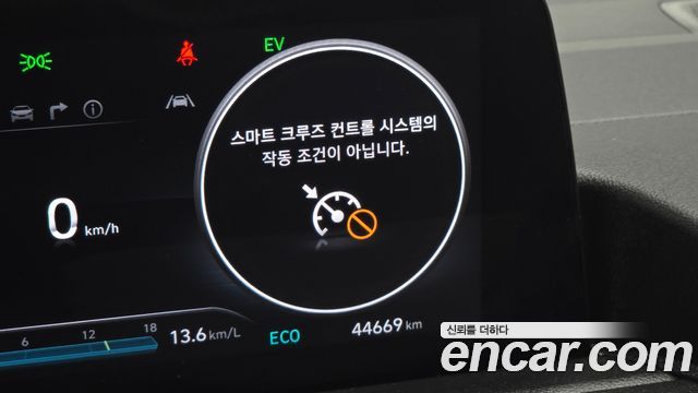 Hyundai Staria 2025 — photo 32