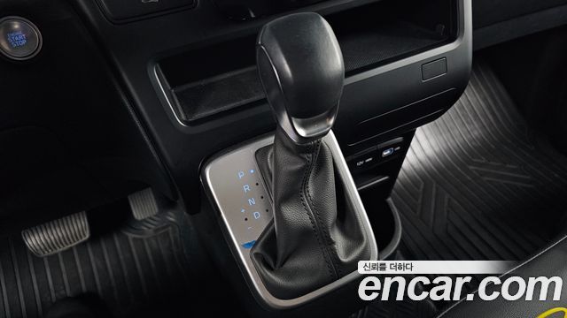 Hyundai Staria 2024 — photo 12