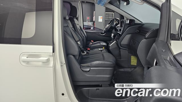 Hyundai Staria 2024 — photo 16