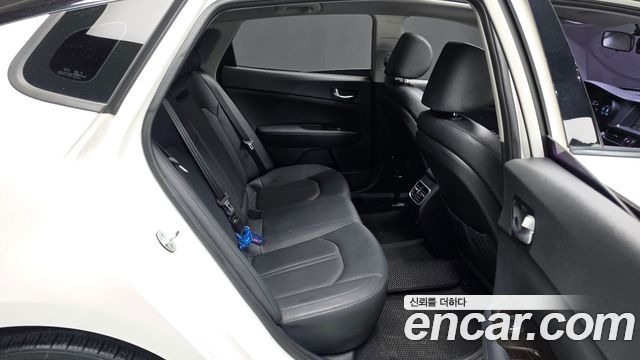 Kia K5 2016 — photo 17