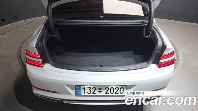 Genesis G80 2022 — photo 32