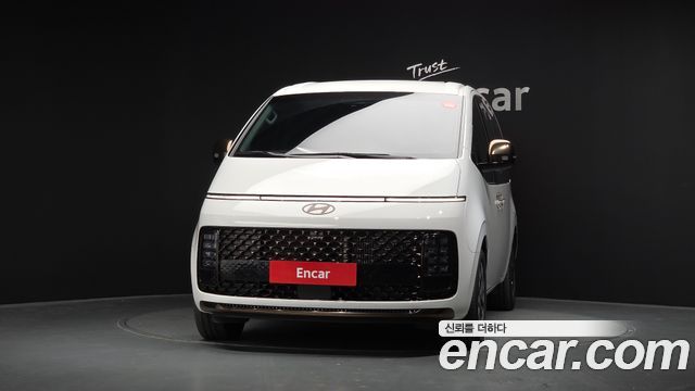 Hyundai Staria 2025 — photo 3