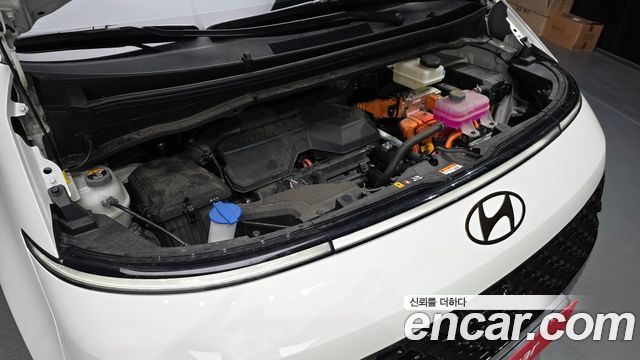 Hyundai Staria 2025 — photo 6