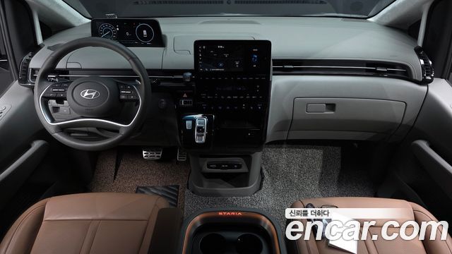 Hyundai Staria 2025 — photo 10