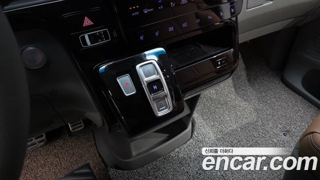 Hyundai Staria 2025 — photo 12