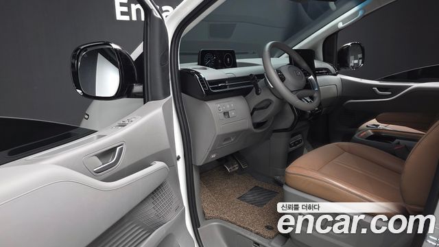 Hyundai Staria 2025 — photo 13