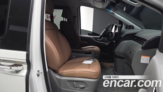 Hyundai Staria 2025 — photo 17