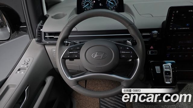 Hyundai Staria 2025 — photo 19