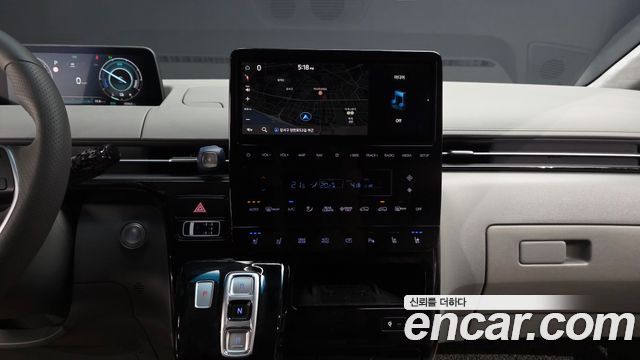Hyundai Staria 2025 — photo 20
